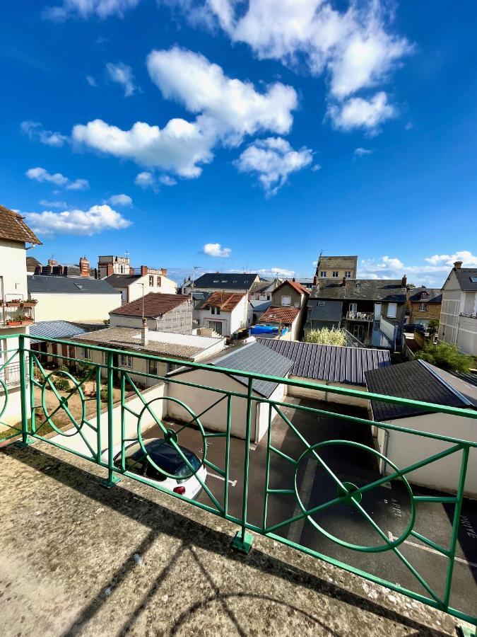 Salm, Coquet Studio Avec Balcon Ouistreham Exterior photo