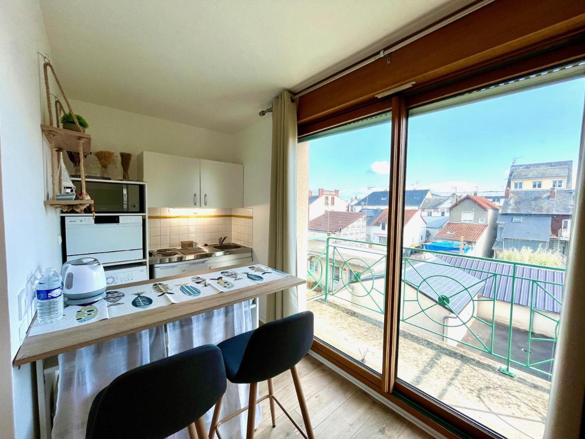 Salm, Coquet Studio Avec Balcon Ouistreham Exterior photo