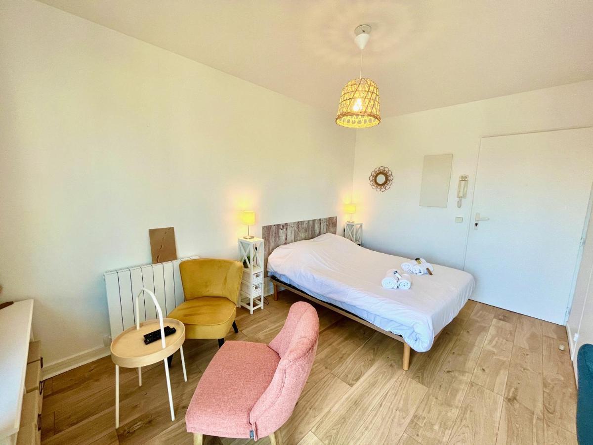 Salm, Coquet Studio Avec Balcon Ouistreham Exterior photo